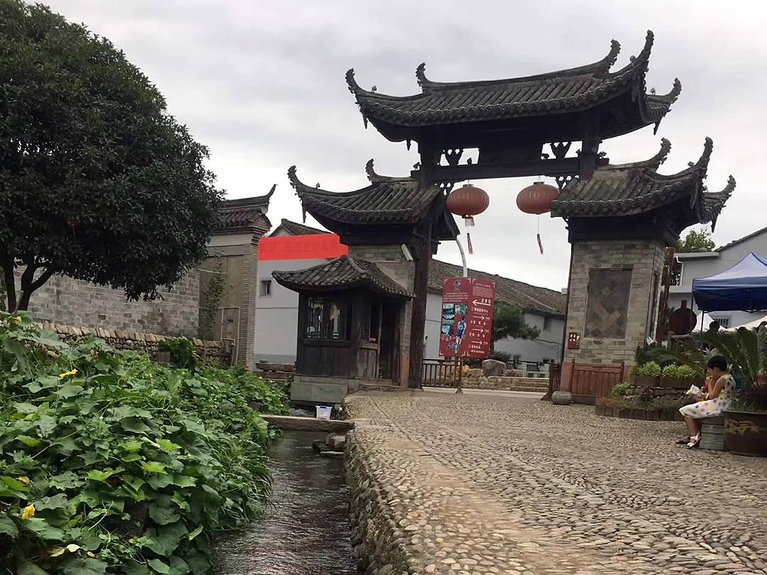 晁盖攻打曾头市前，大风吹折旗杆，是宋江搞的鬼？